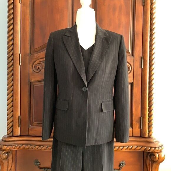 Kasper 3 piece black pinstripe pant suit- size 6P - Picture 6 of 10